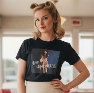 Amy Winehouse Back To Black Medium Black Cotton Tee